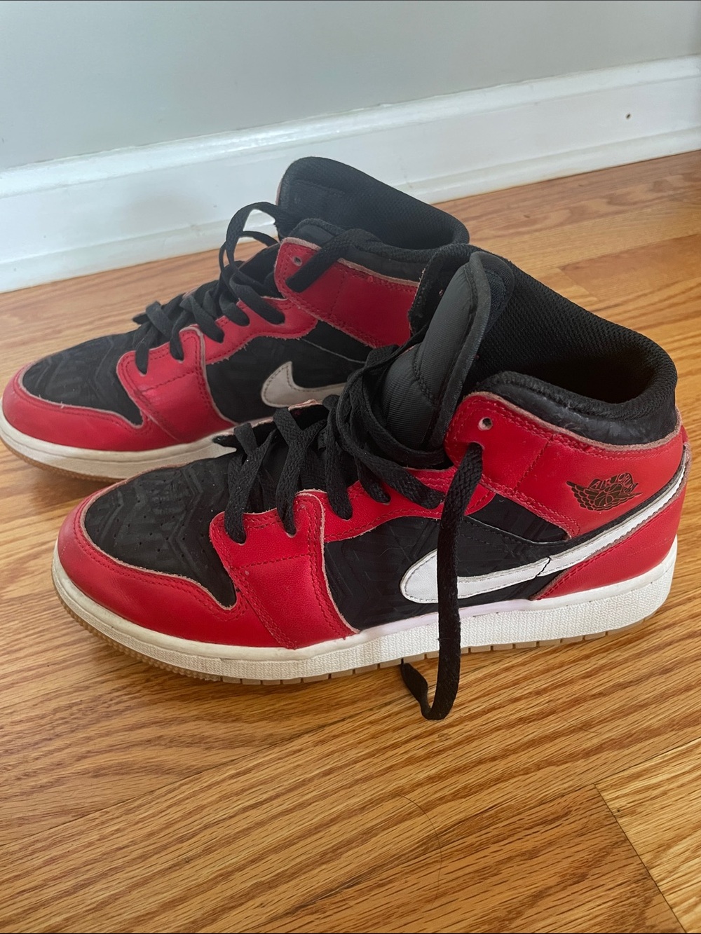 Nike Air Jordan 1 Mid SE 'Christmas' red, black, white DQ8418-006 size 7youth